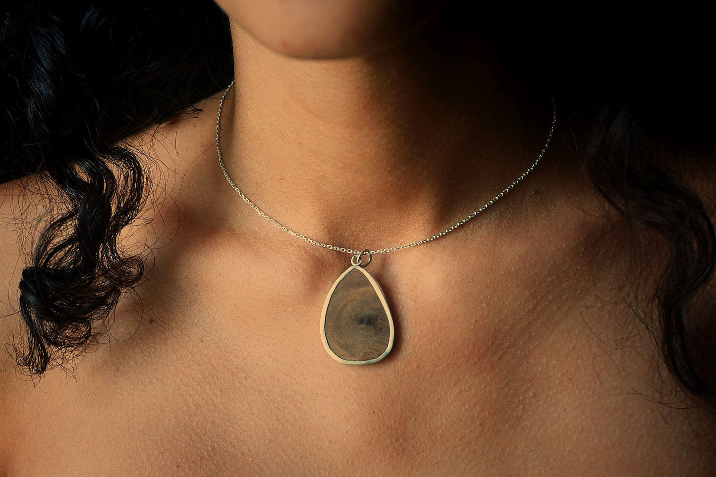 SINKING WILD JAVANESE SANDALWOOD FRAGRANT PENDANTS - Unique pieces