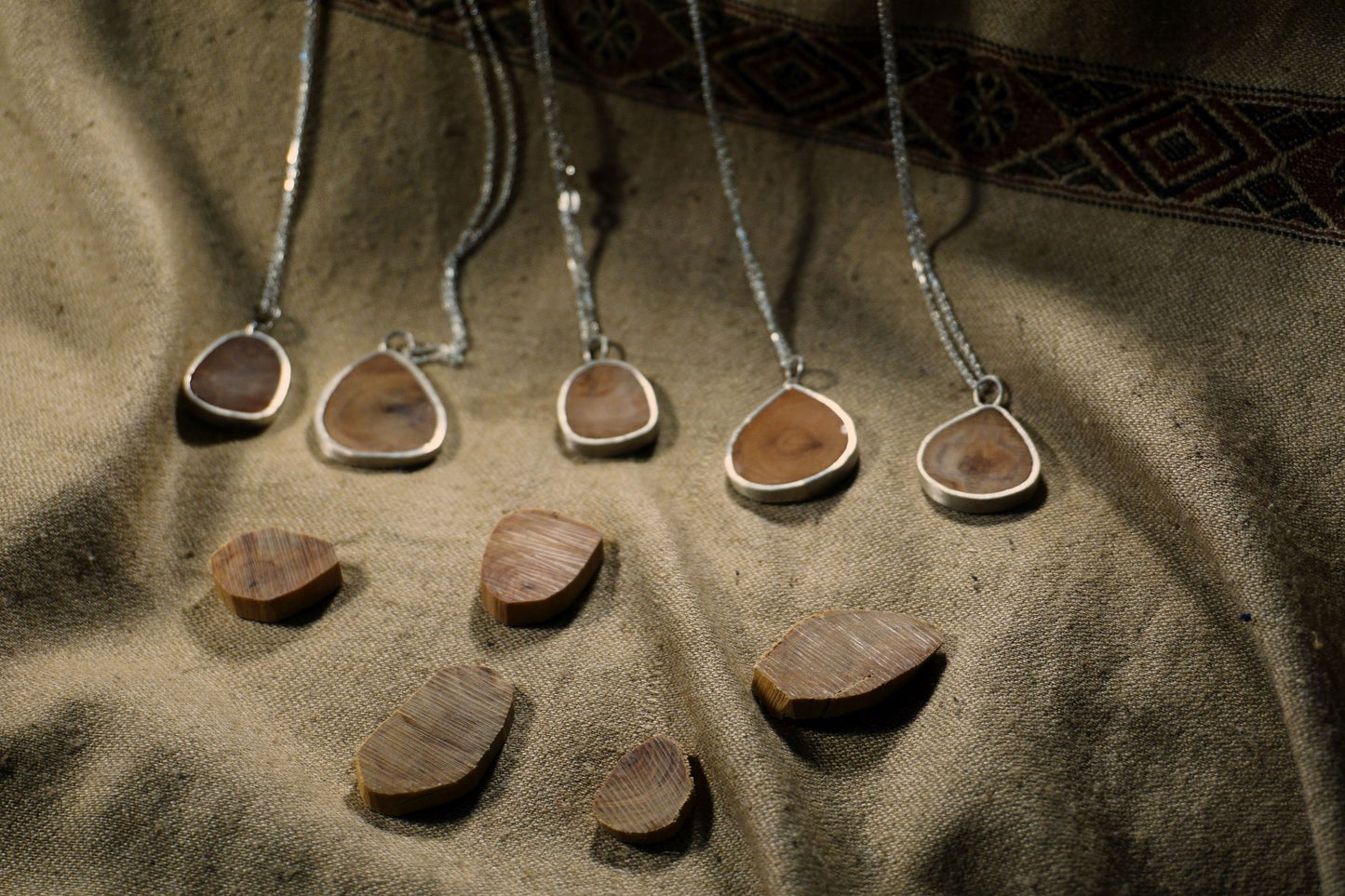 SINKING WILD JAVANESE SANDALWOOD FRAGRANT PENDANTS - Unique pieces